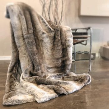 Eikei Luxury Oversized Faux Fur Soft Throw Blanket